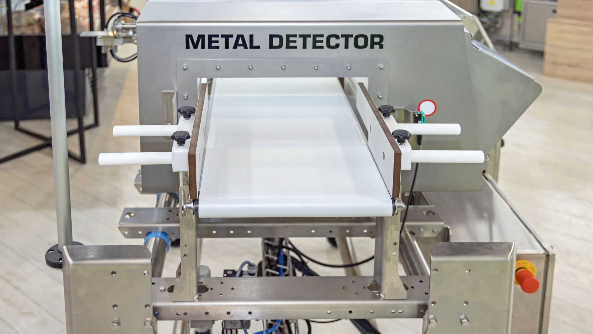 menjaga-keamanan-dan-kepercayaan-konsumen-melalui-pengujian-metal-detector-terpercaya-20251031-17-35-2451.jpg